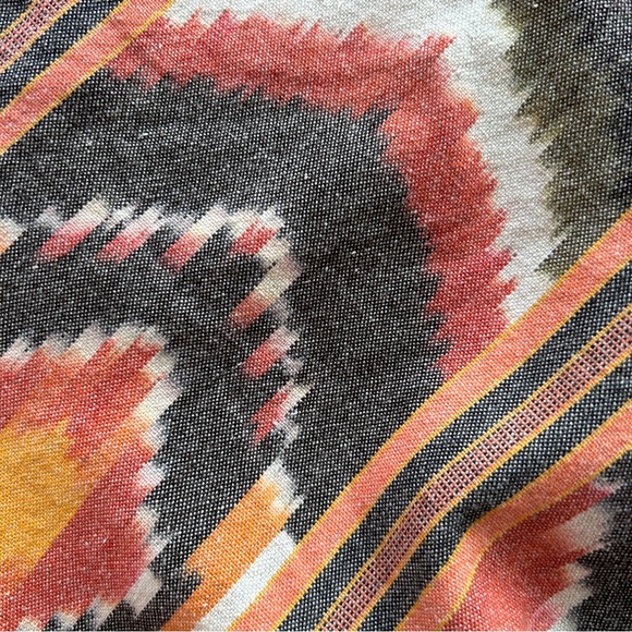 High-Waisted Patterned Mini Skirt - Picture 3 of 7